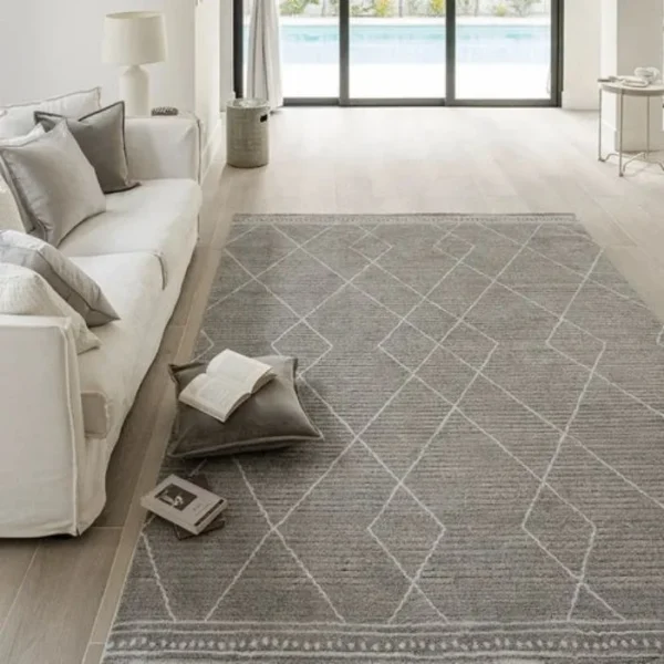 Close-up of zigzag diamond woven pattern