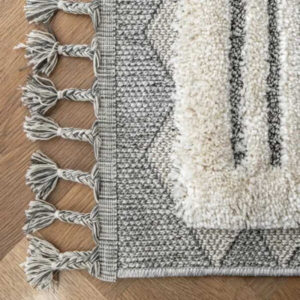 Contemporary ivory rug with stripe detail