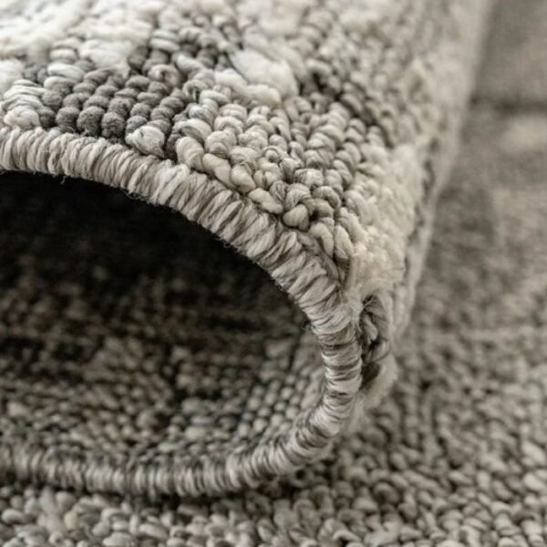 Modern rug with faded criss-cross pattern
