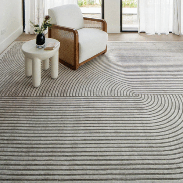 Stylish Area Rug with Curve-Line Blend