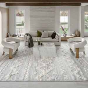 Grey textured rug with shapes