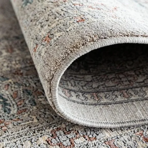 Elegant repeating traditional rug