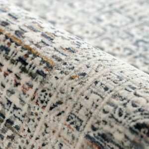 Faded Traditional Patterned Rug - Image 5