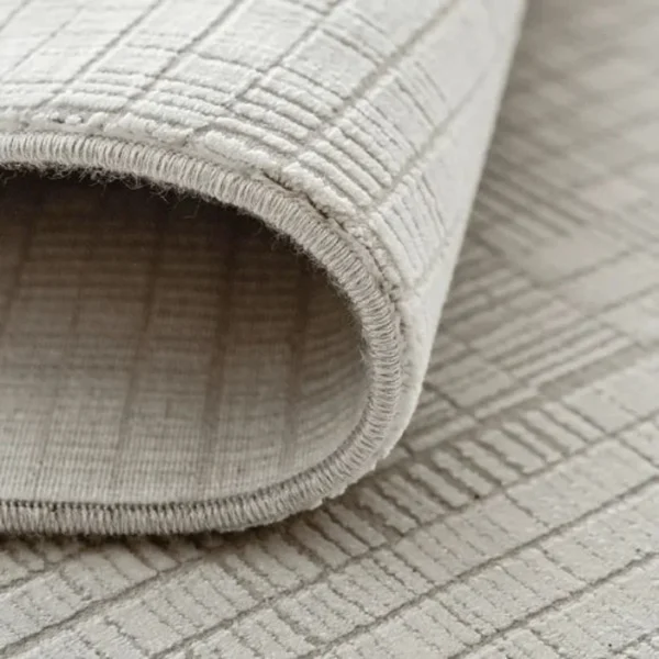 Folded rug with ivory grey design