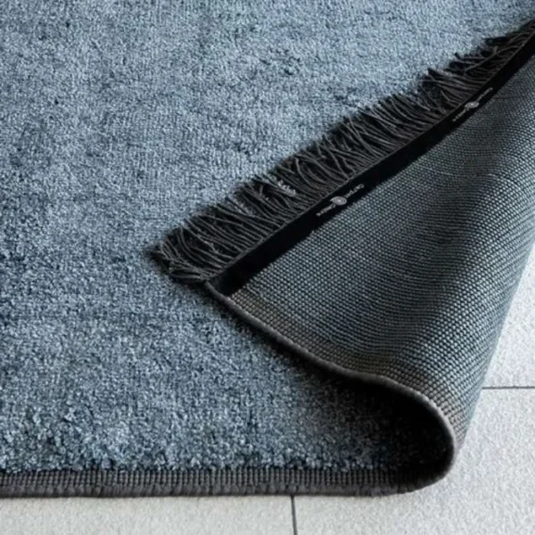 Fringe detailed rug texture