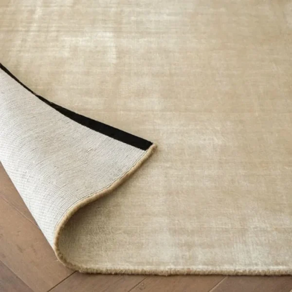 Rug with full-surface ombré color blend