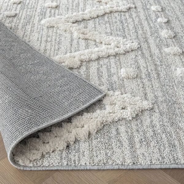 Grey rug with diamond dots