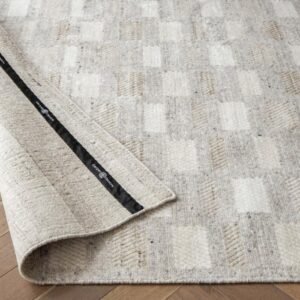 Grey Grid Patterned Rugs
