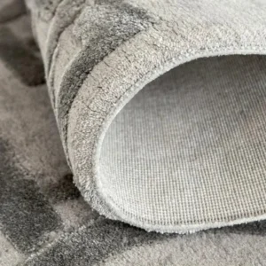 Grey rug with intersecting geometric patterns