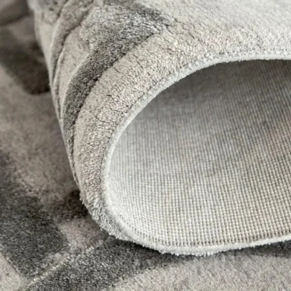 Grey rug with intersecting geometric patterns