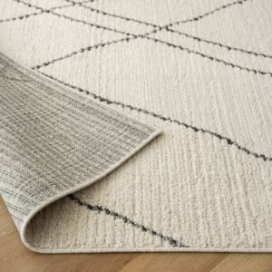 Rug featuring minimal narrow line patterns