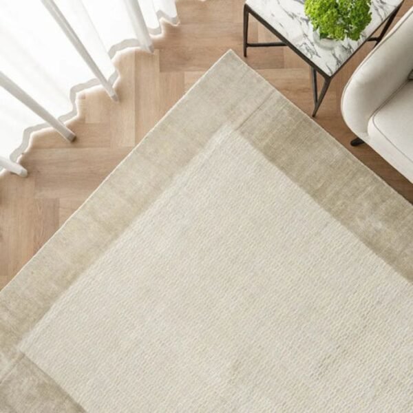 Soft and durable rug with modern mesh layout