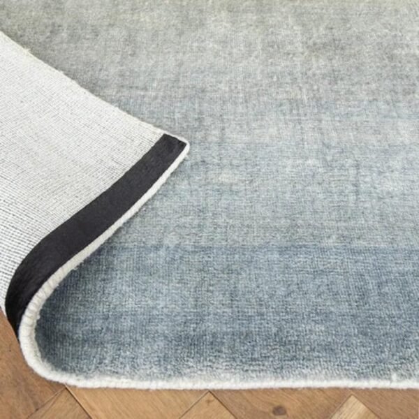 Rug with soft all-over ombré effect
