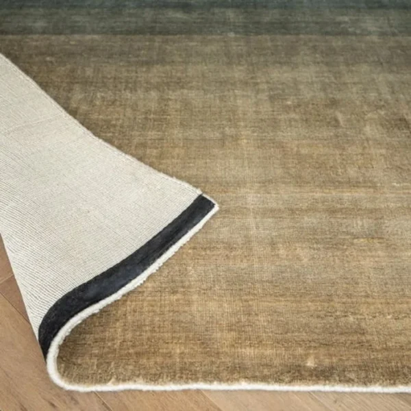 Full ombré rug with gradient finish