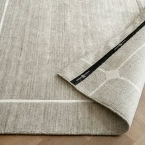 Oversized grid carpet design