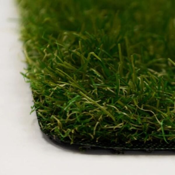 Fade-resistant Parallax 32mm turf roll