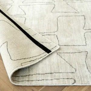 Pearl grey line pattern rug