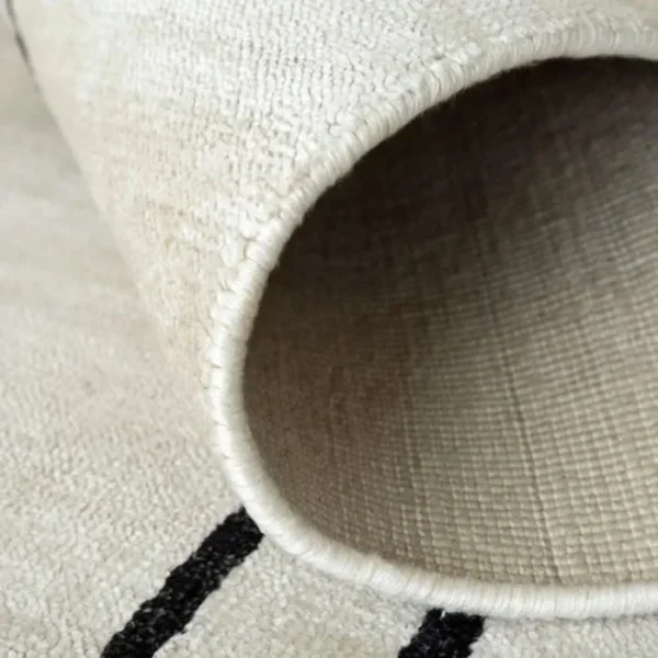 Pearl With Black Bordered Round Rugs image 2