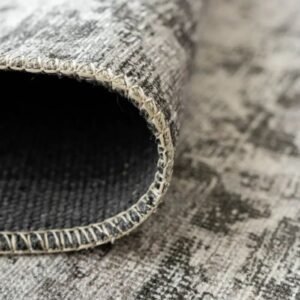 Symmetrical repeating rug pattern