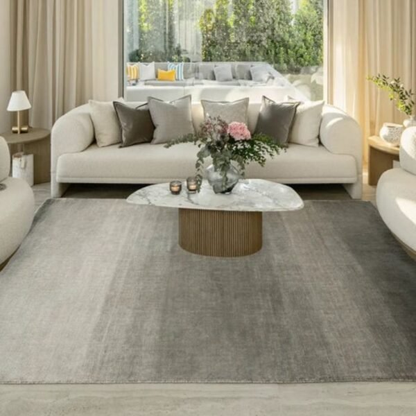 Full coverage ombré tone rug