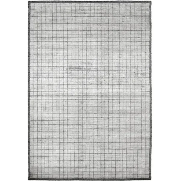 Top view of full grid rug pattern