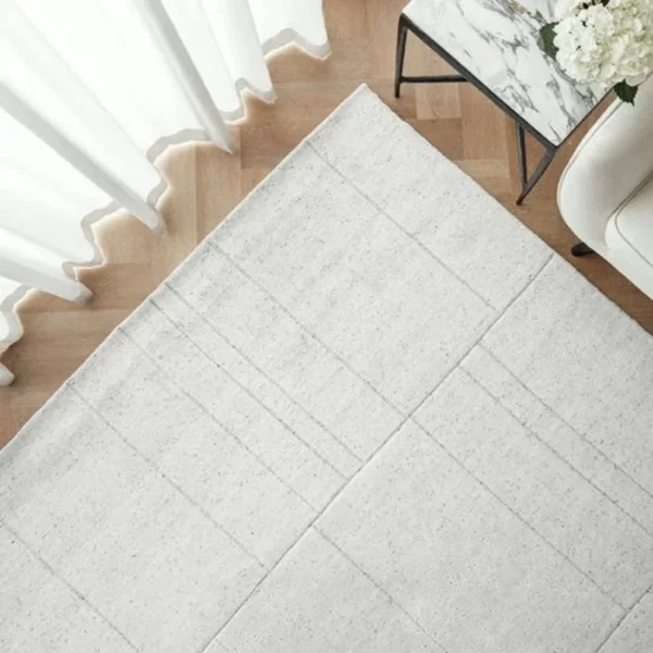Tufted line design on grey rug