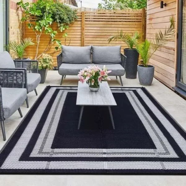 Reversible Straw Outdoor Rug