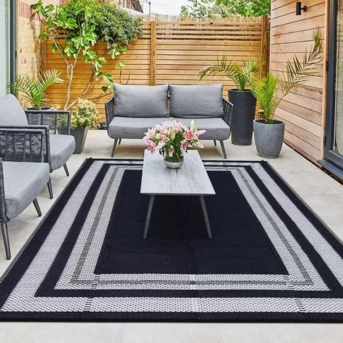Reversible Straw Outdoor Rug