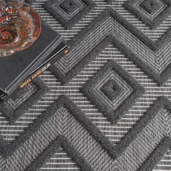 Solid Diamond Outdoor Rug img 1