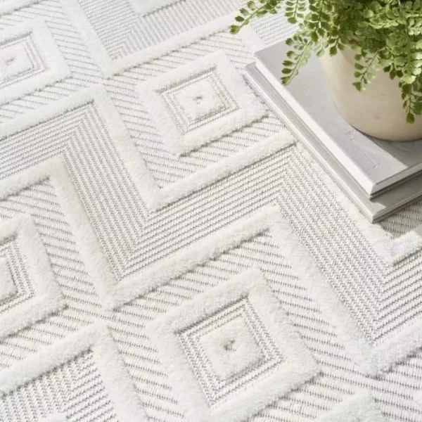Versatile Solid Diamond Round Rug img 1